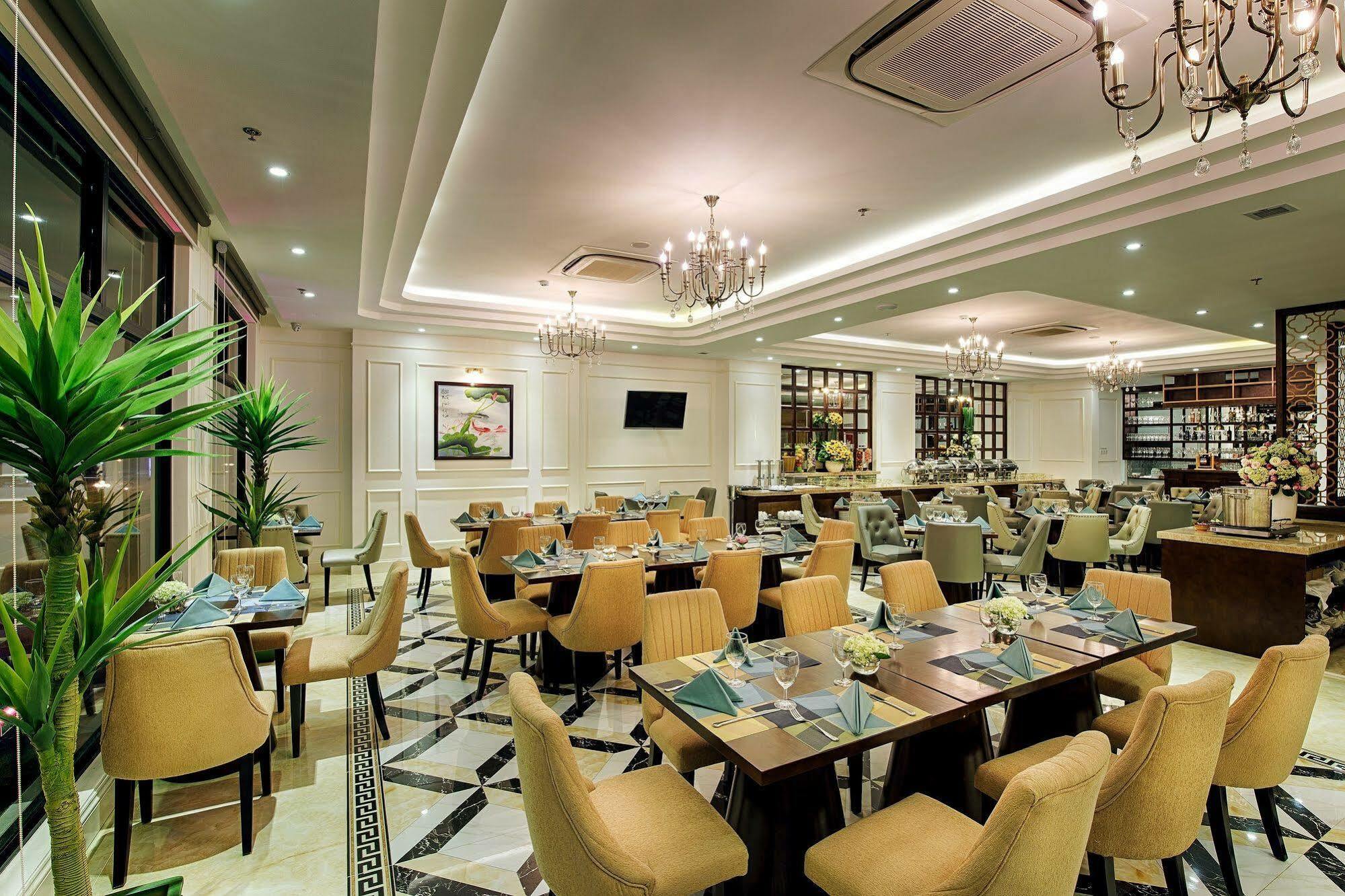อดาลีน โฮเต็ล แอนด์ สวีท Hotel ดานัง ภายนอก รูปภาพ