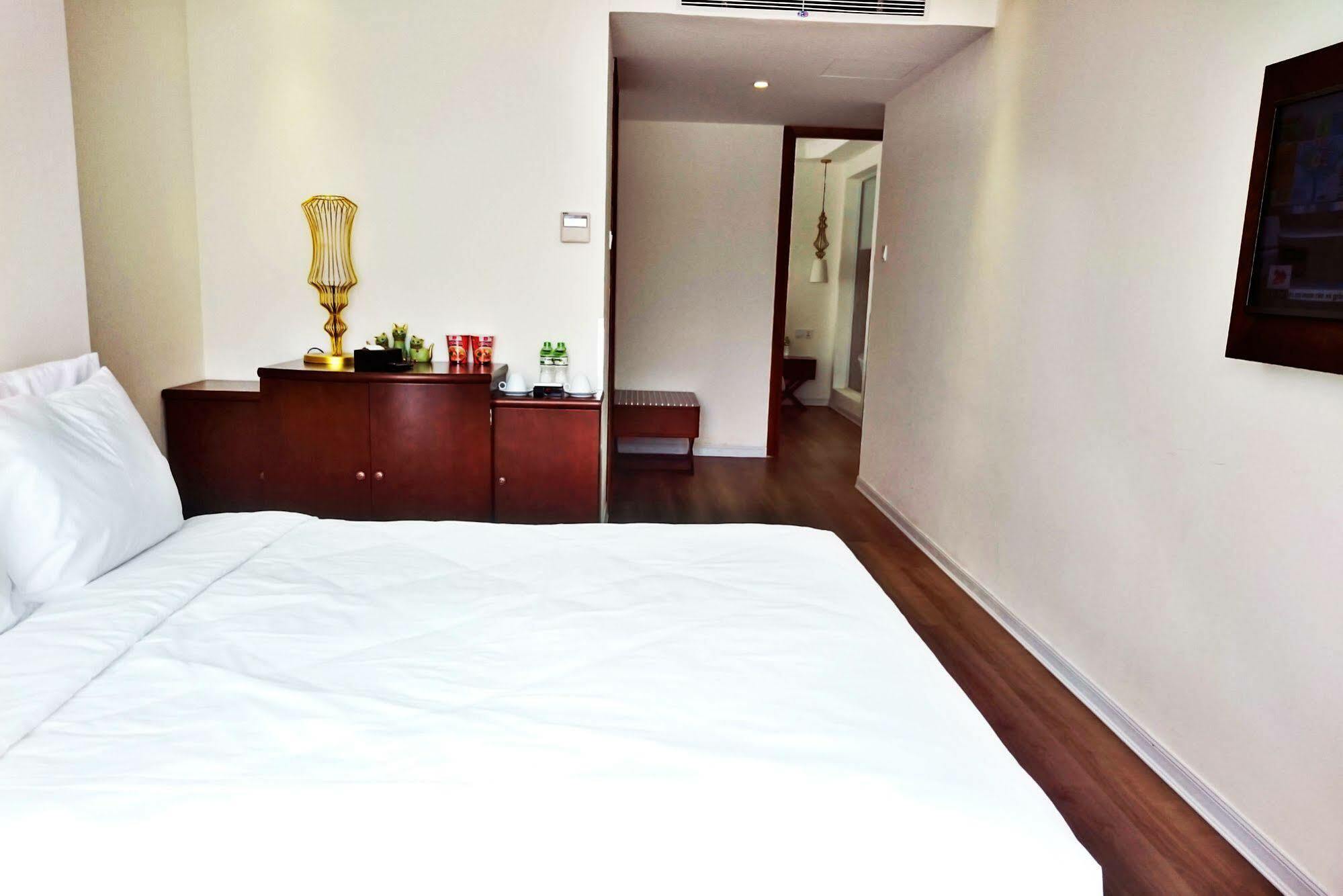 อดาลีน โฮเต็ล แอนด์ สวีท Hotel ดานัง ภายนอก รูปภาพ