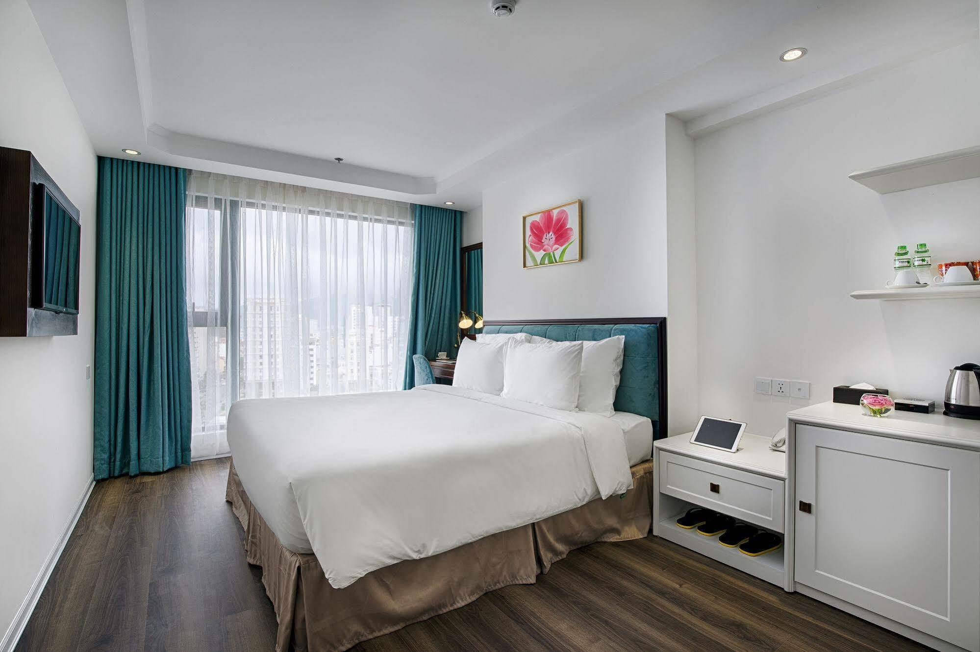 อดาลีน โฮเต็ล แอนด์ สวีท Hotel ดานัง ภายนอก รูปภาพ