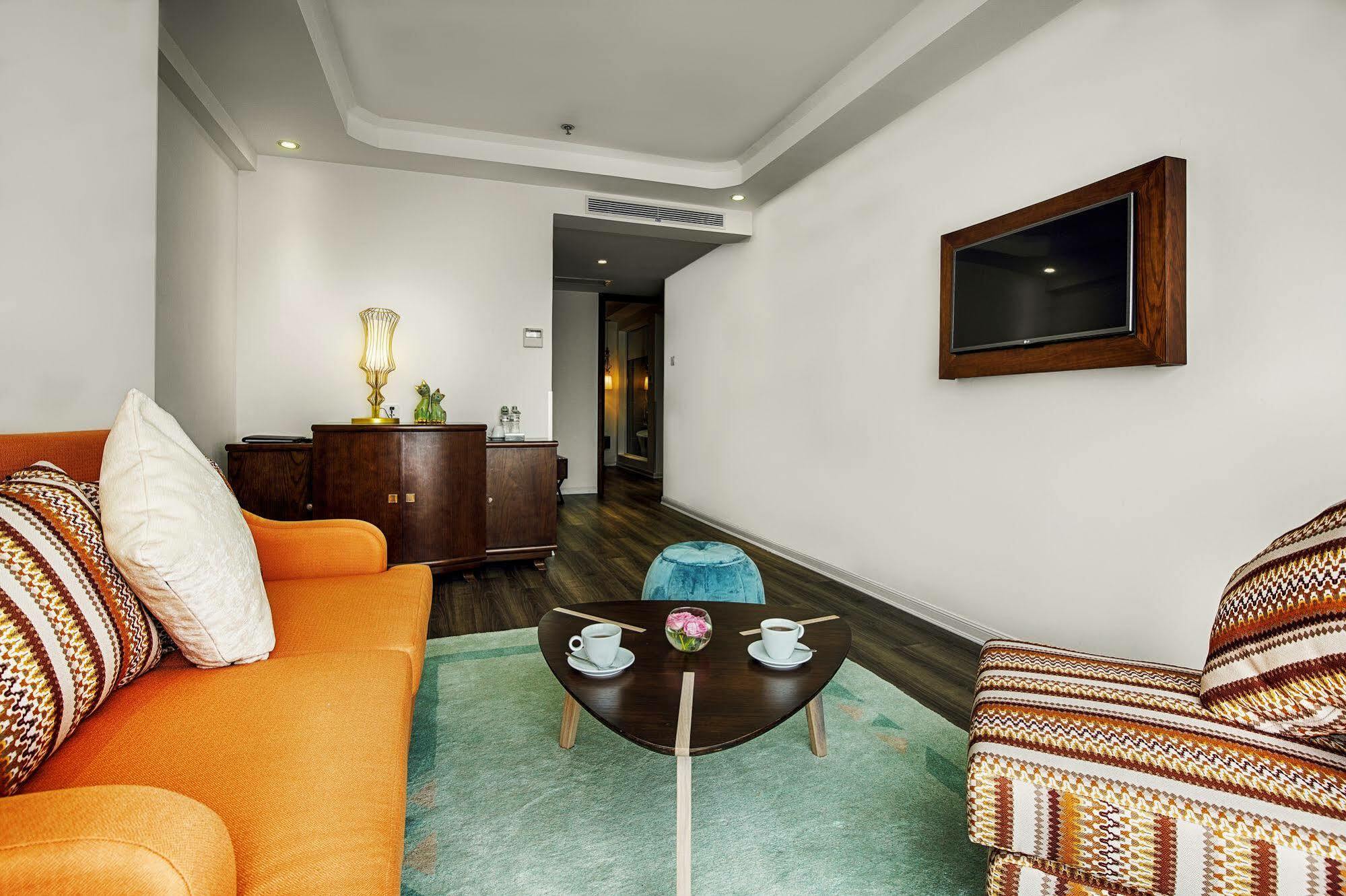 อดาลีน โฮเต็ล แอนด์ สวีท Hotel ดานัง ภายนอก รูปภาพ