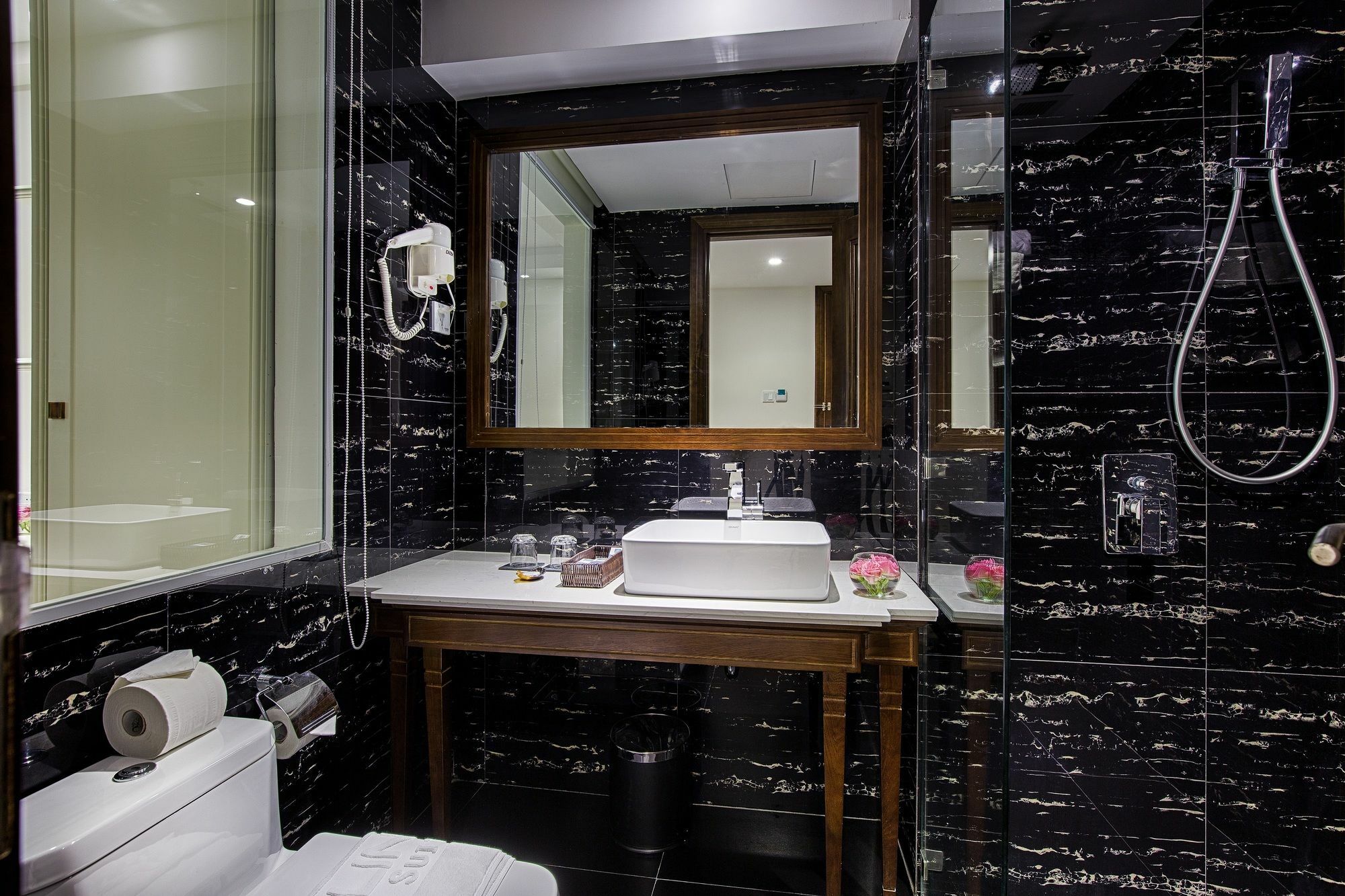 อดาลีน โฮเต็ล แอนด์ สวีท Hotel ดานัง ภายนอก รูปภาพ